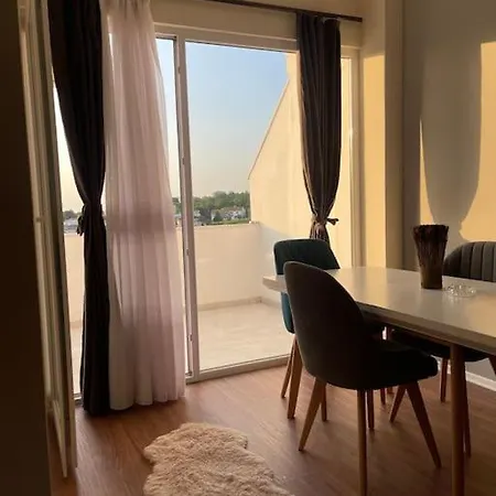 Lovely Access 2 Apartament *